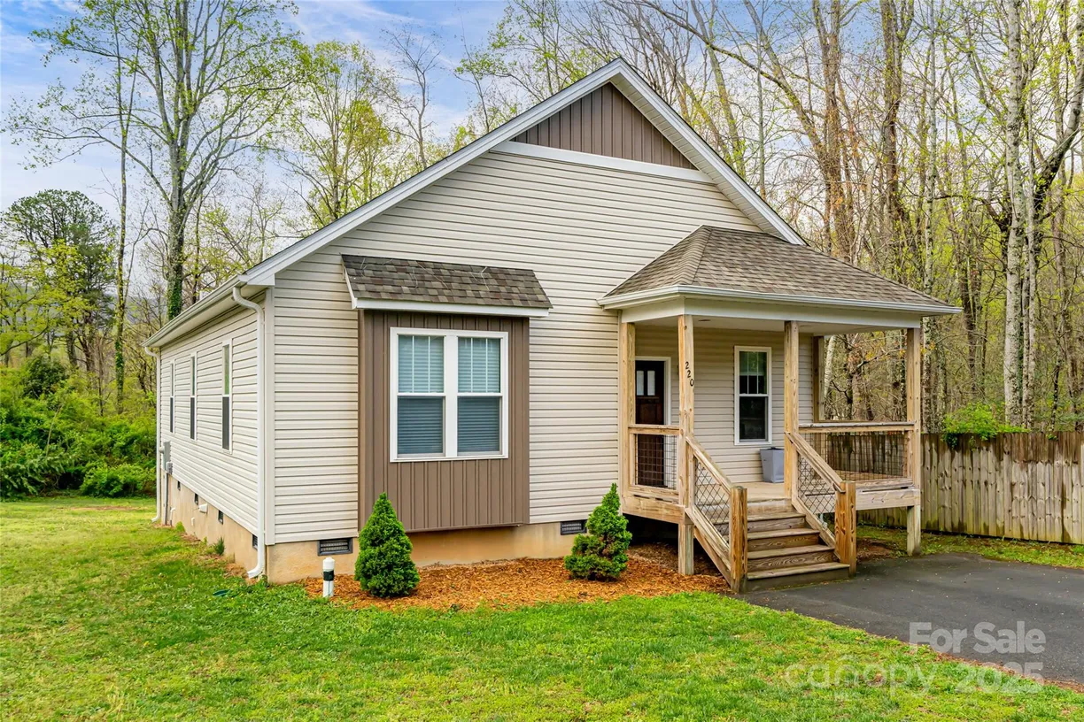 Charlotte Real Estate | View 220 Mount Allen Heights | 3 Beds, 2 Baths