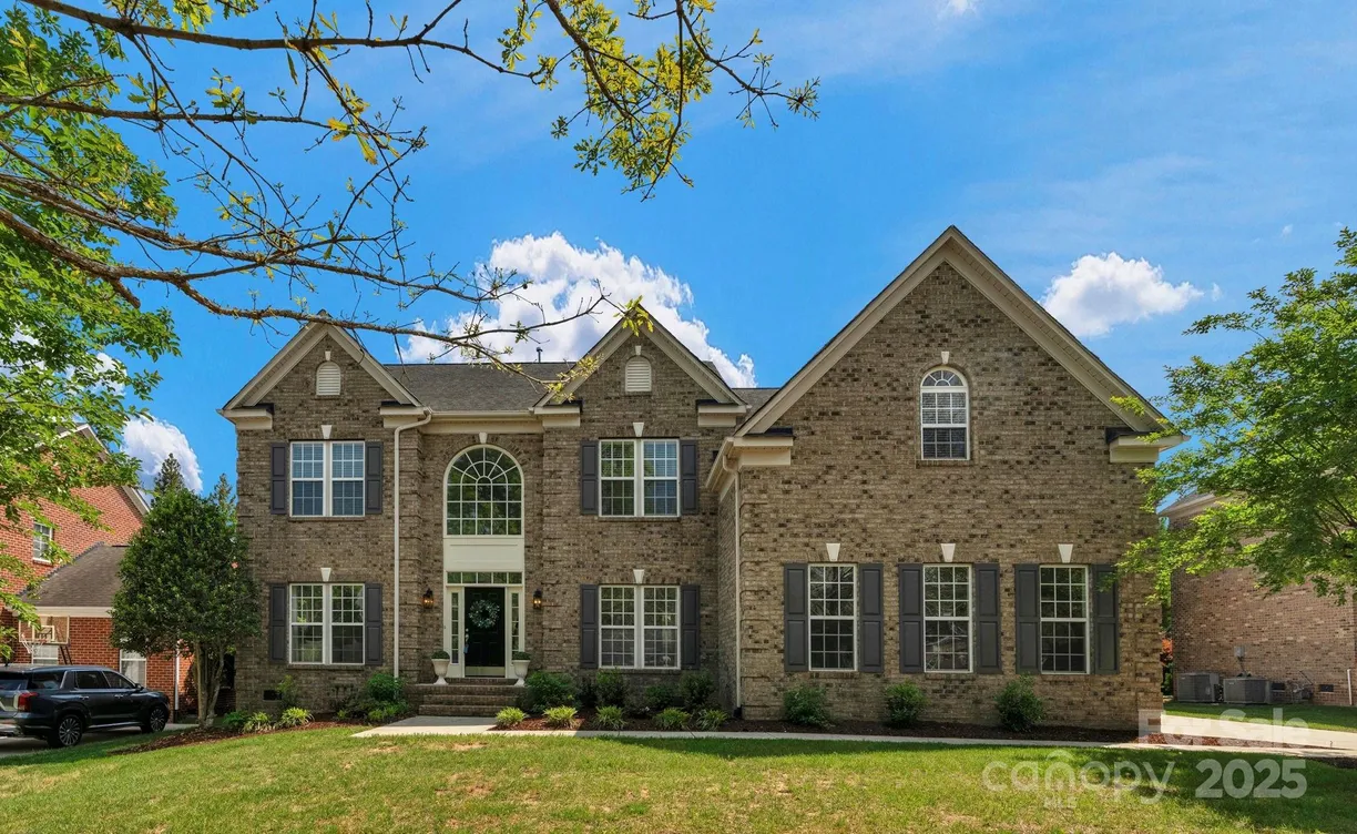 Charlotte Real Estate | View 7605 Berryfield Court | 5 Beds, 3 Baths
