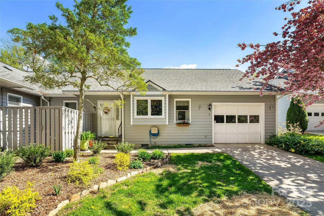 Charlotte Real Estate | View 2 Llama Vista Court | 2 Beds, 2 Baths