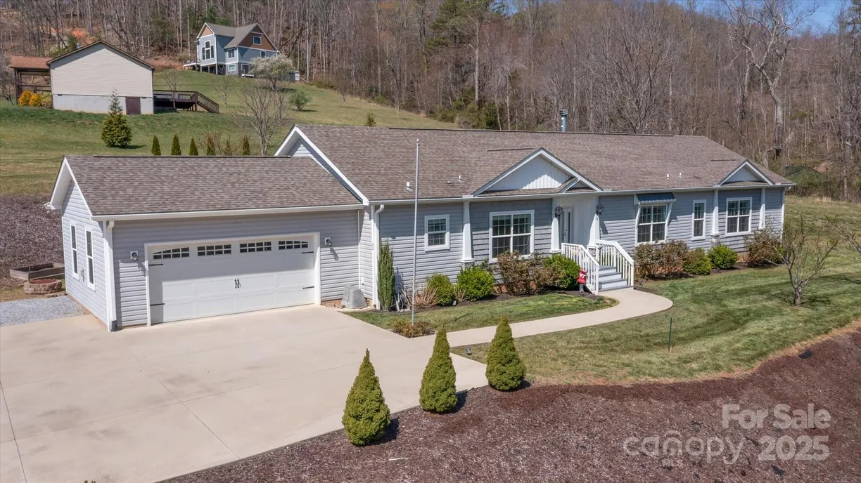 Charlotte Real Estate | View 52 Stone Ridge Trail | 3 Beds, 2 Baths