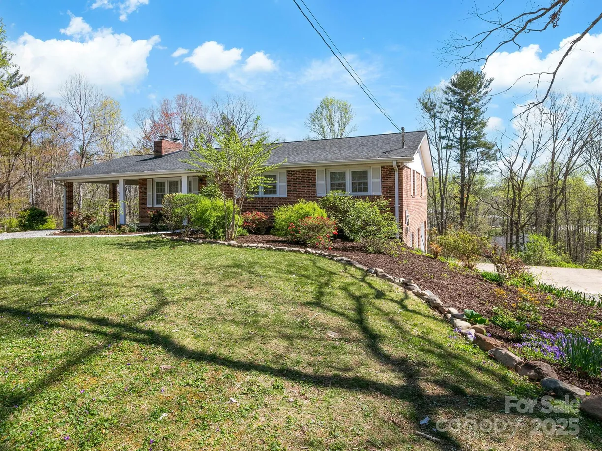 Charlotte Real Estate | View 126 N Big Oak Drive | 4 Beds, 3 Baths