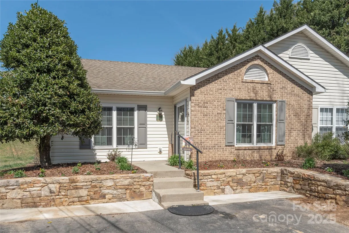 Charlotte Real Estate | View 11 Pearl Street, A | 2 Beds, 2 Baths