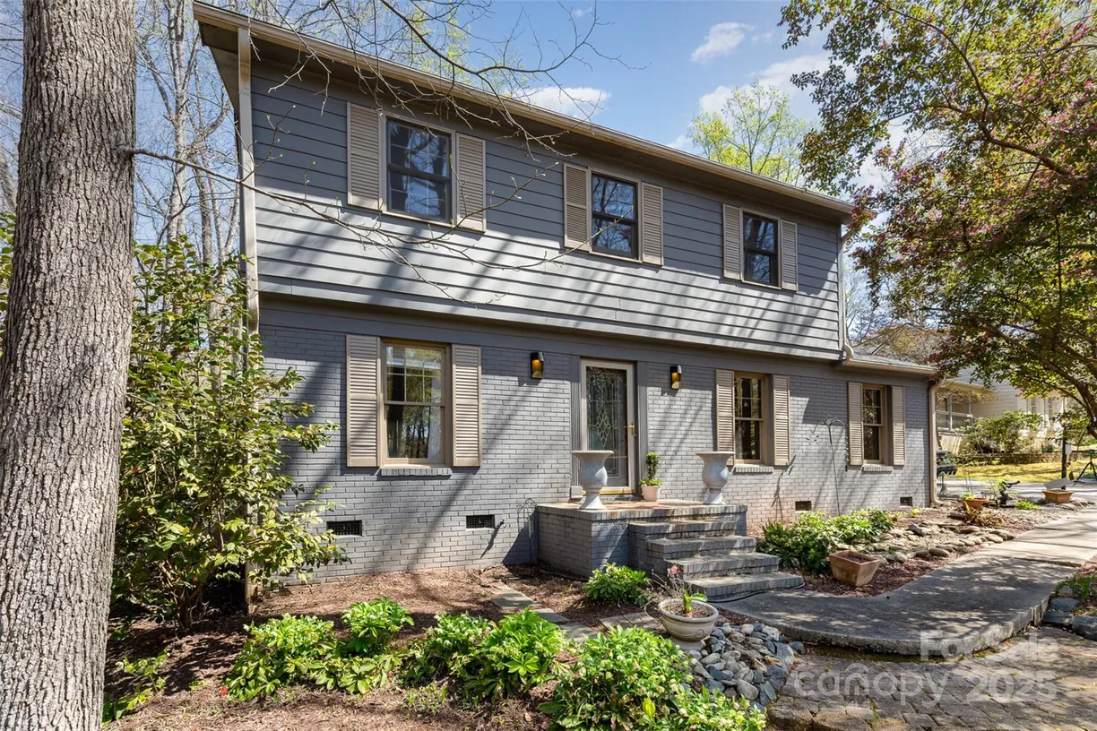Charlotte Real Estate | View 929 Autumnwood Lane | 4 Beds, 2 Baths