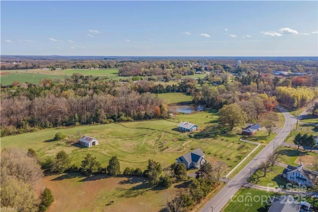Charlotte Real Estate | View 3526 Harmony Highway | 3 Beds, 2 Baths
