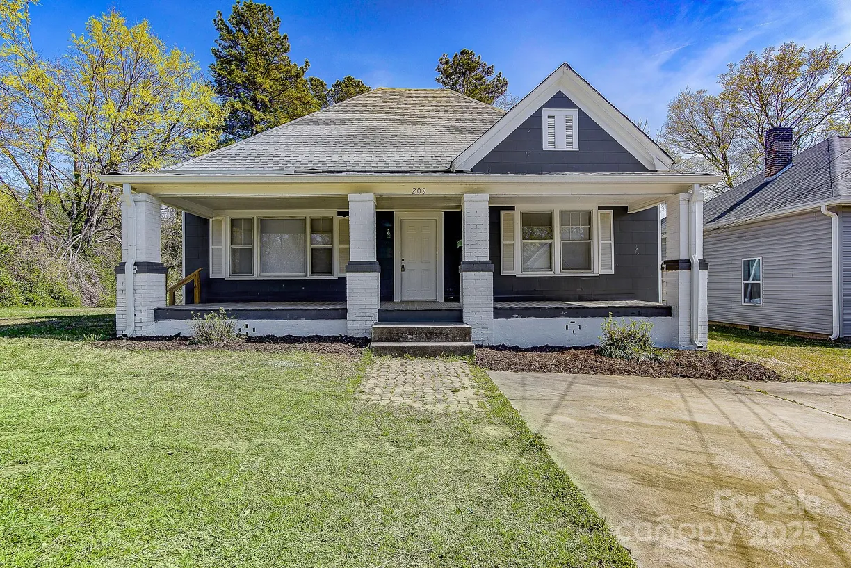 Charlotte Real Estate | View 209 N Yadkin Avenue | 2 Beds, 1 Bath