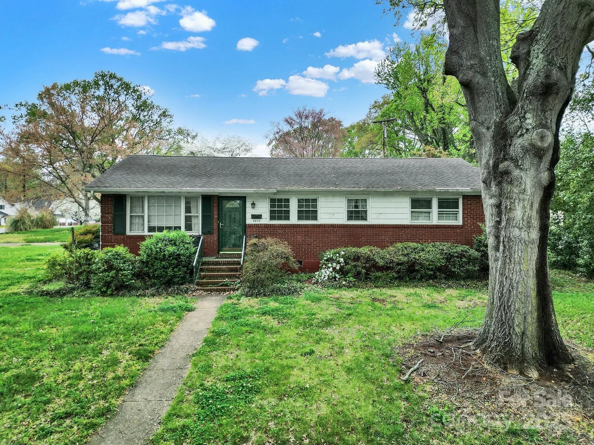 Charlotte Real Estate | View 5876 Wedgewood Drive | 3 Beds, 1 Bath