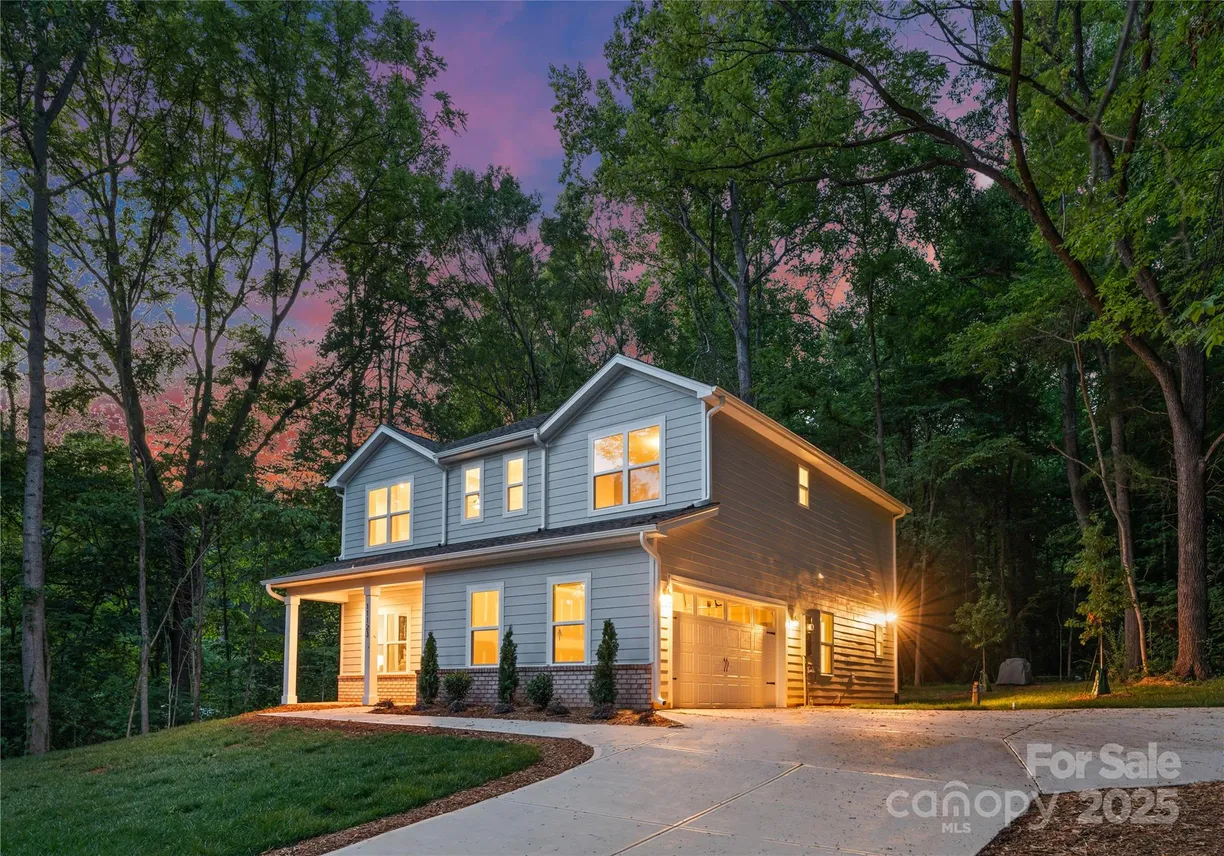 Charlotte Real Estate | View 8021 Willhill Road | 5 Beds, 3 Baths