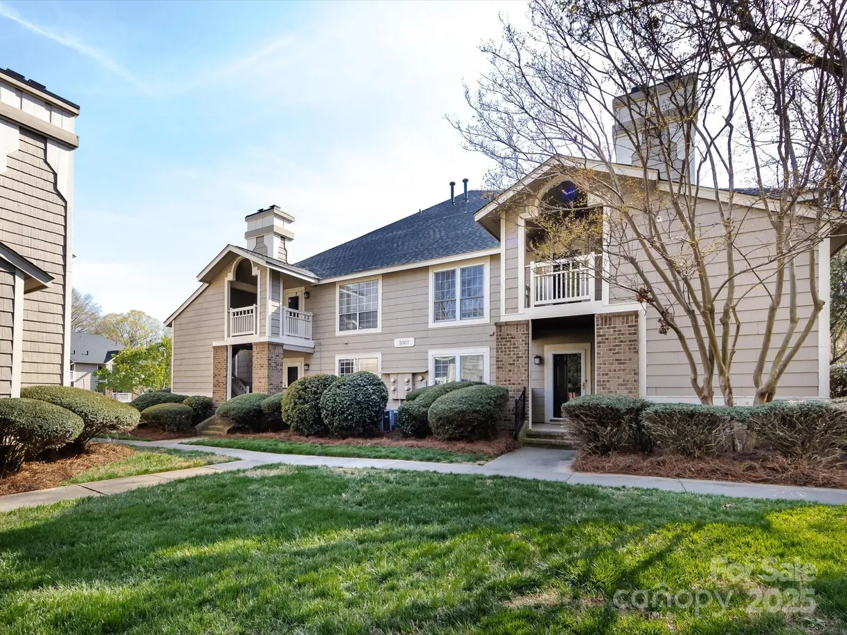 Charlotte Real Estate | View 5007 Sharon Road, S | 2 Beds, 2 Baths