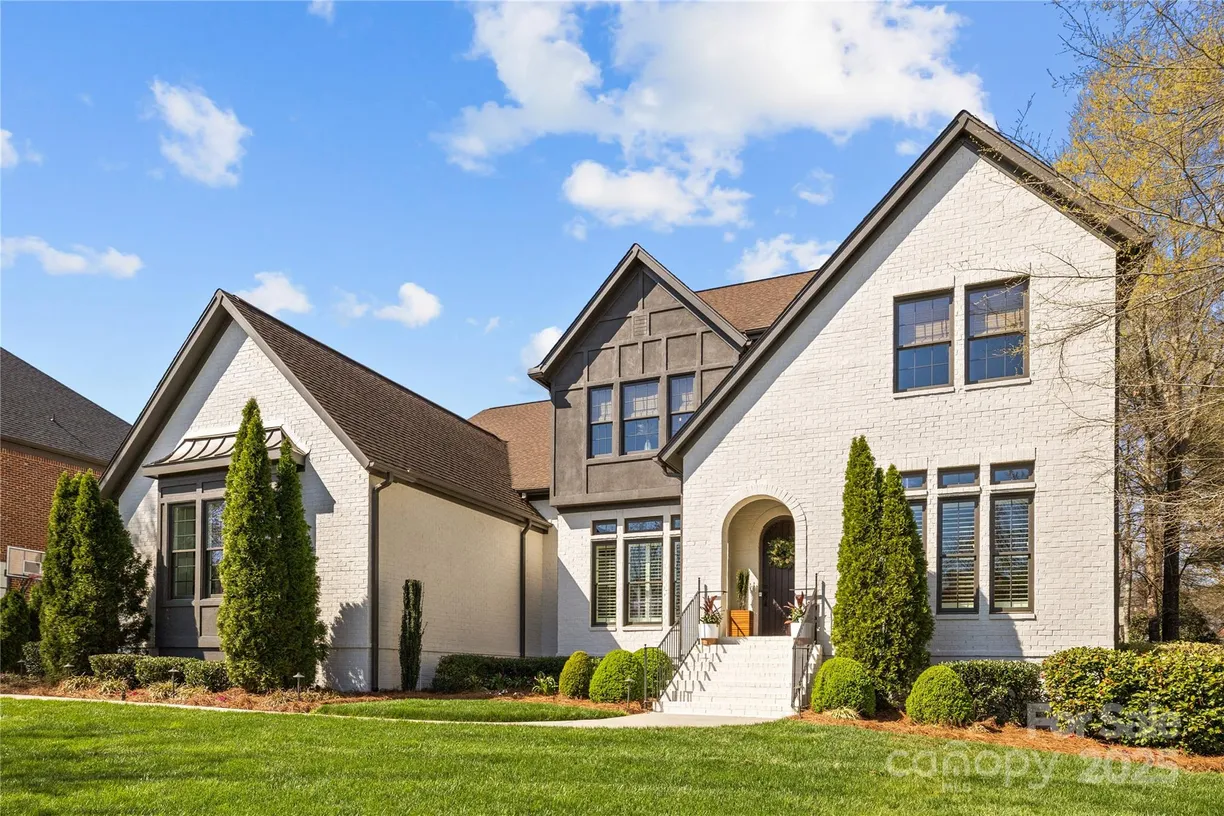 Charlotte Real Estate | View 318 Montrose Drive | 5 Beds, 4 Baths