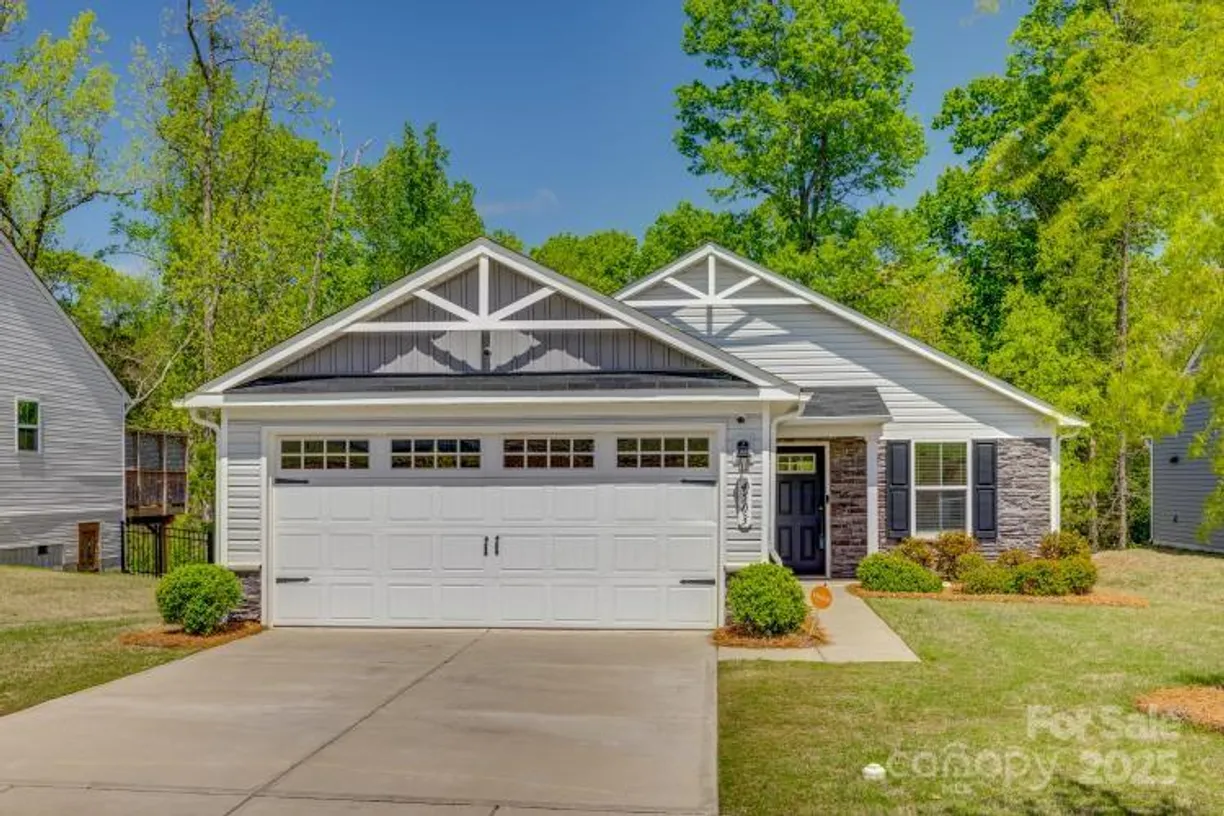Charlotte Real Estate | View 4503 Hunton Dale Road | 2 Beds, 2 Baths