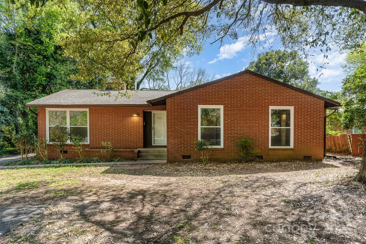 Charlotte Real Estate | View 900 E Woodlawn Road | 4 Beds, 2 Baths