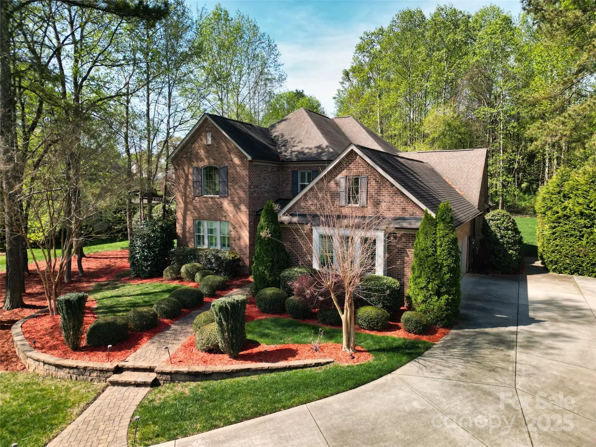 Charlotte Real Estate | View 13620 Castleford Drive | 6 Beds, 5 Baths