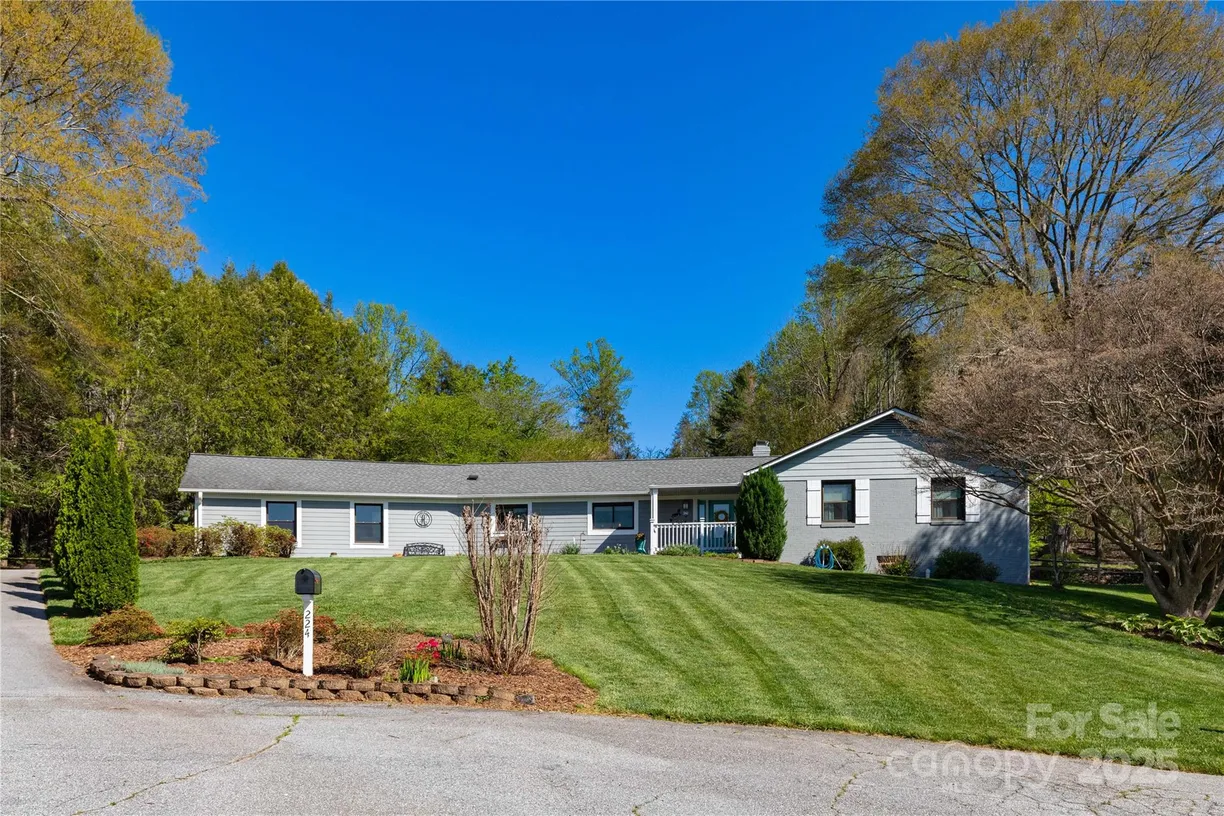 Charlotte Real Estate | View 224 Northfield Court | 3 Beds, 2 Baths