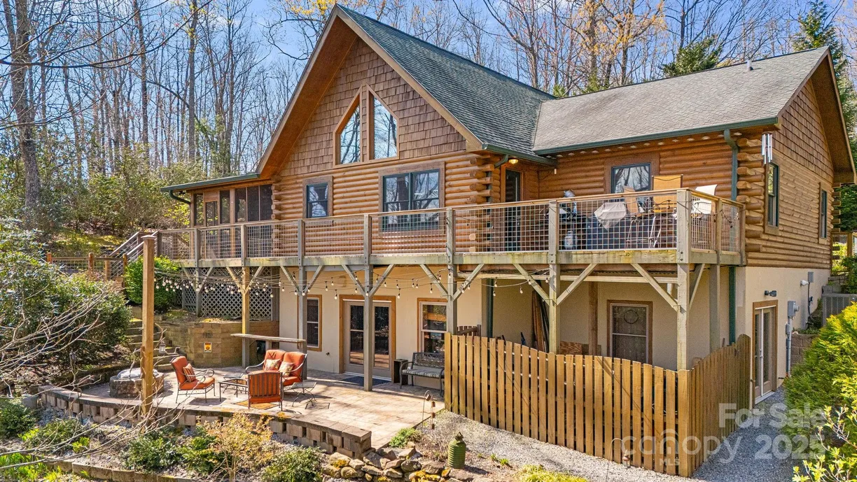 Charlotte Real Estate | View 650 Faircrest Lane | 3 Beds, 3 Baths