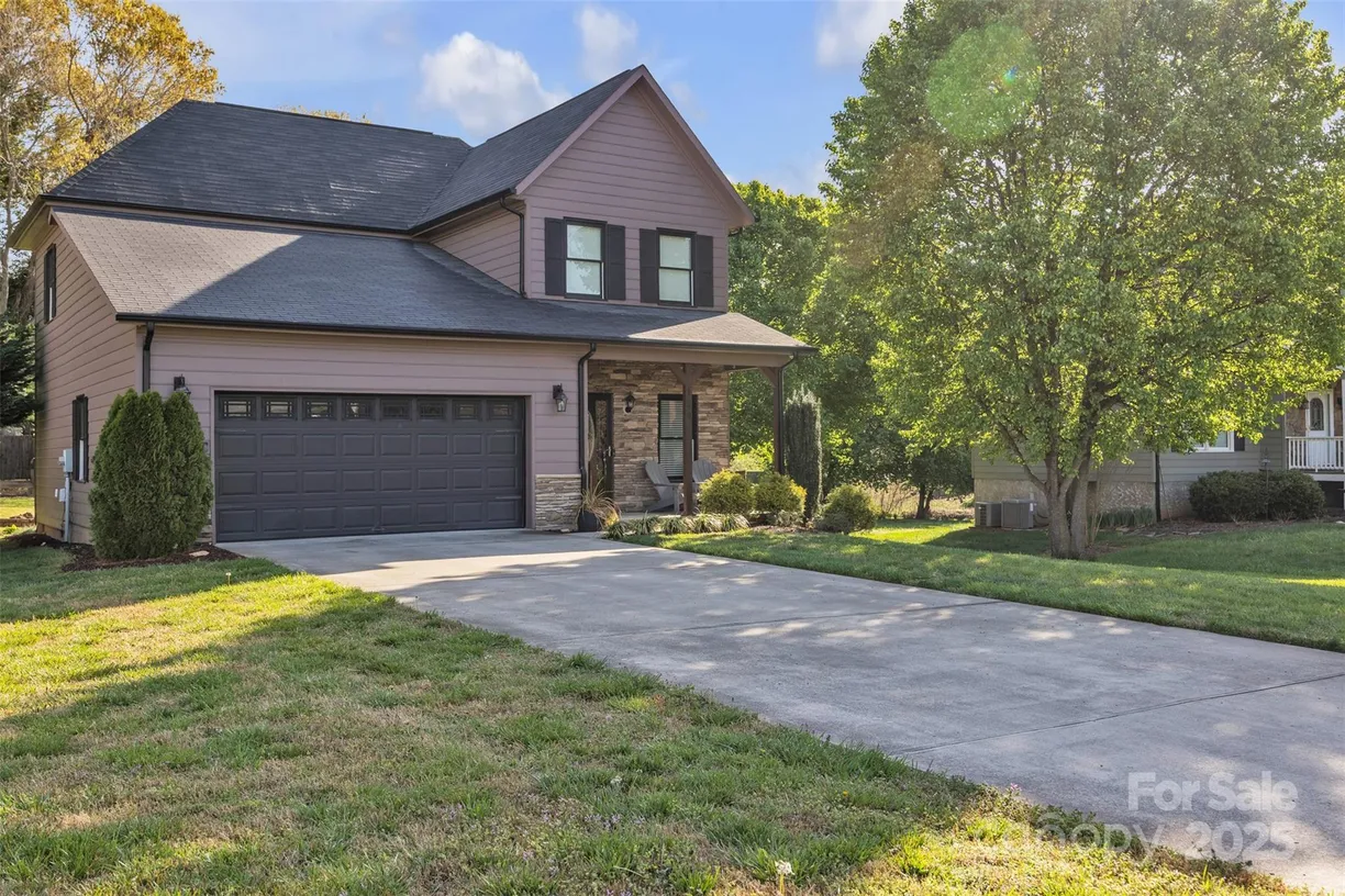 Charlotte Real Estate | View 1650 Berkshire Drive | 3 Beds, 2 Baths