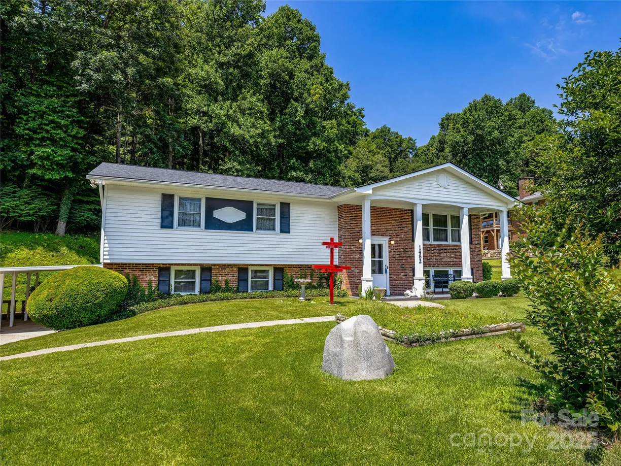 Charlotte Real Estate | View 1482 Island Ford Road | 3 Beds, 2 Baths