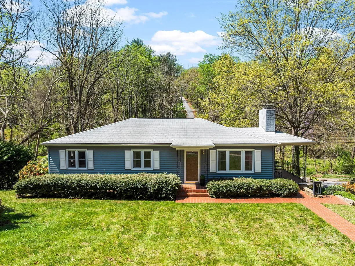 Charlotte Real Estate | View 16 Wendover Road | 3 Beds, 2 Baths