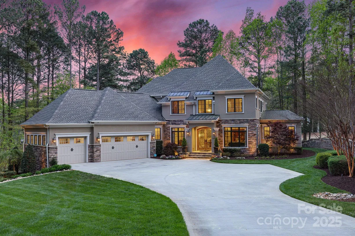 Charlotte Real Estate | View 138 Great Point Drive | 4 Beds, 4 Baths
