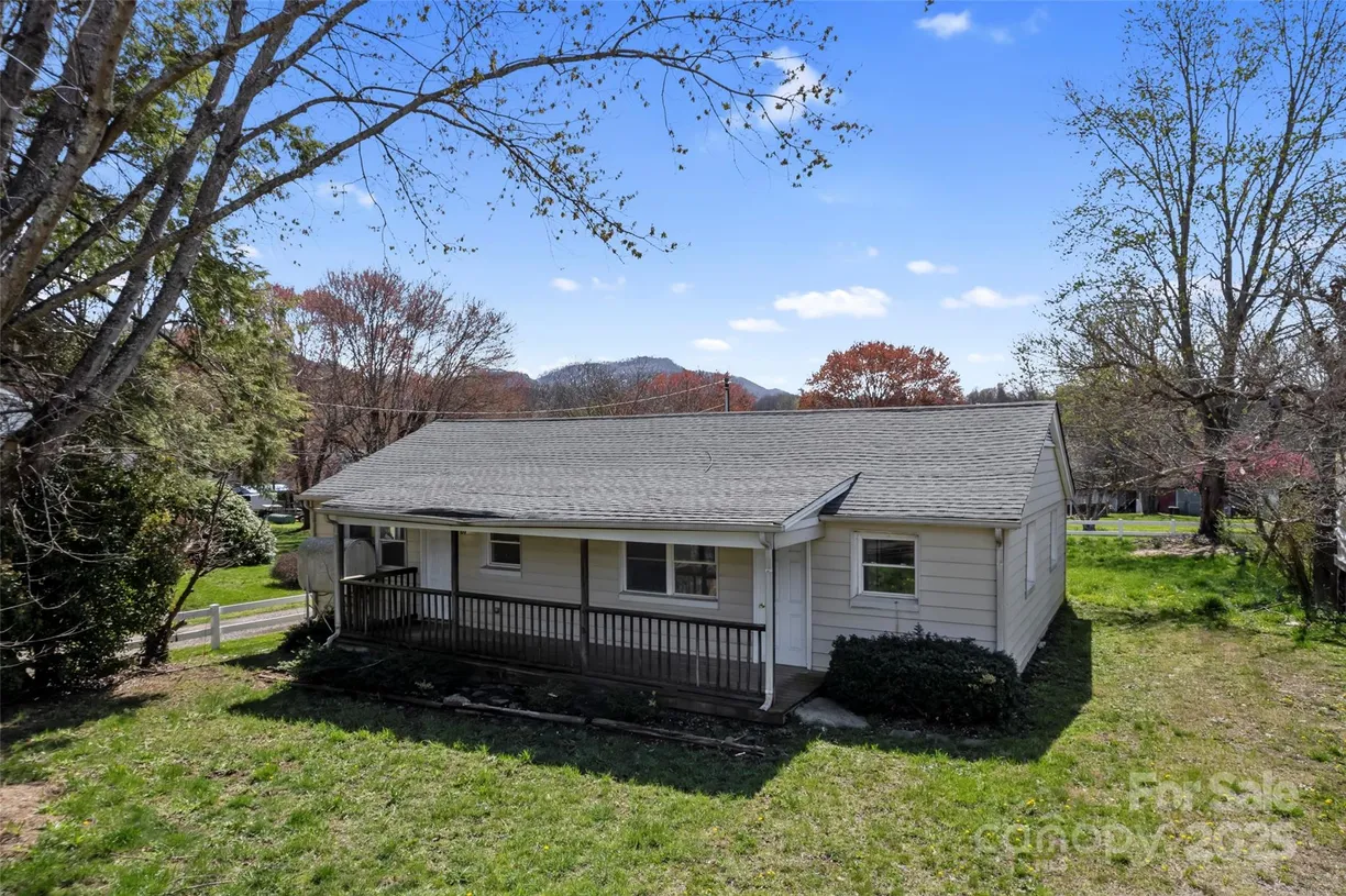 Charlotte Real Estate | View 87 Sellers Road | 3 Beds, 2 Baths