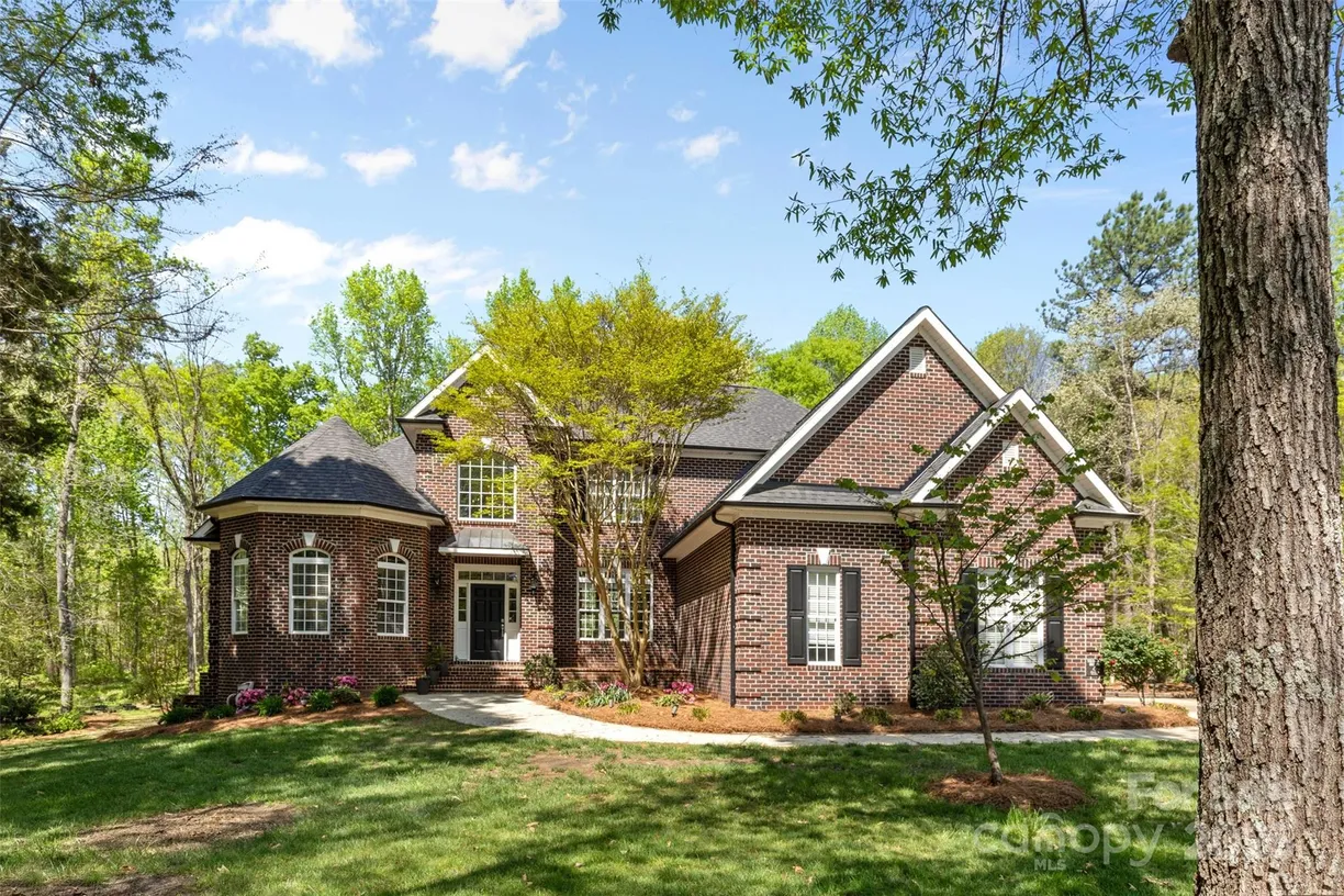 Charlotte Real Estate | View 2731 Laugenour Place | 5 Beds, 4 Baths