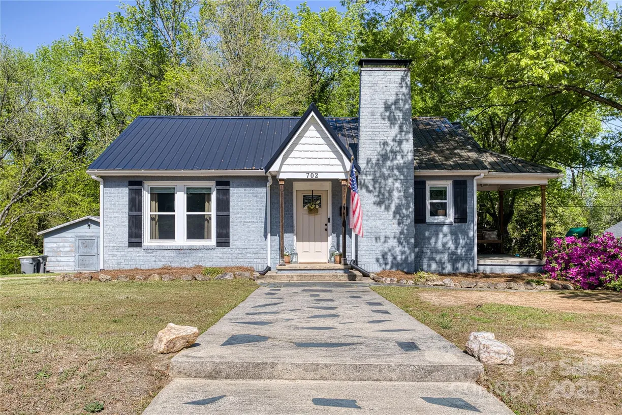 Charlotte Real Estate | View 702 Hazel Avenue | 2 Beds, 2 Baths