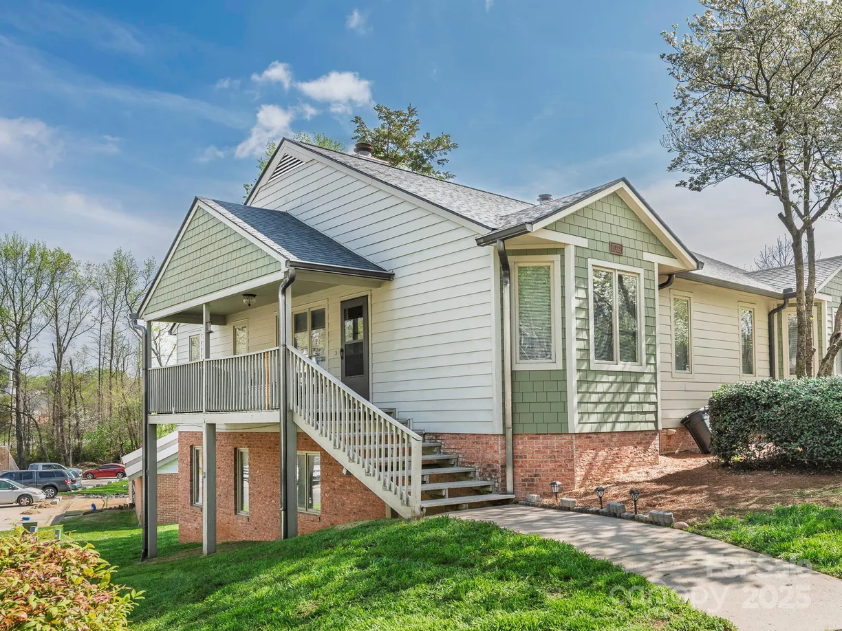Charlotte Real Estate | View 1022 Kenilworth Court | Listing