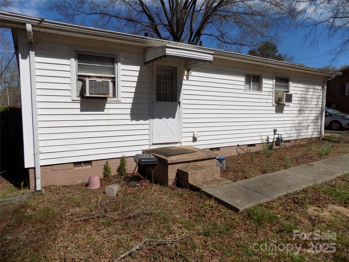 Charlotte Real Estate | View 543 Queens Road | Listing