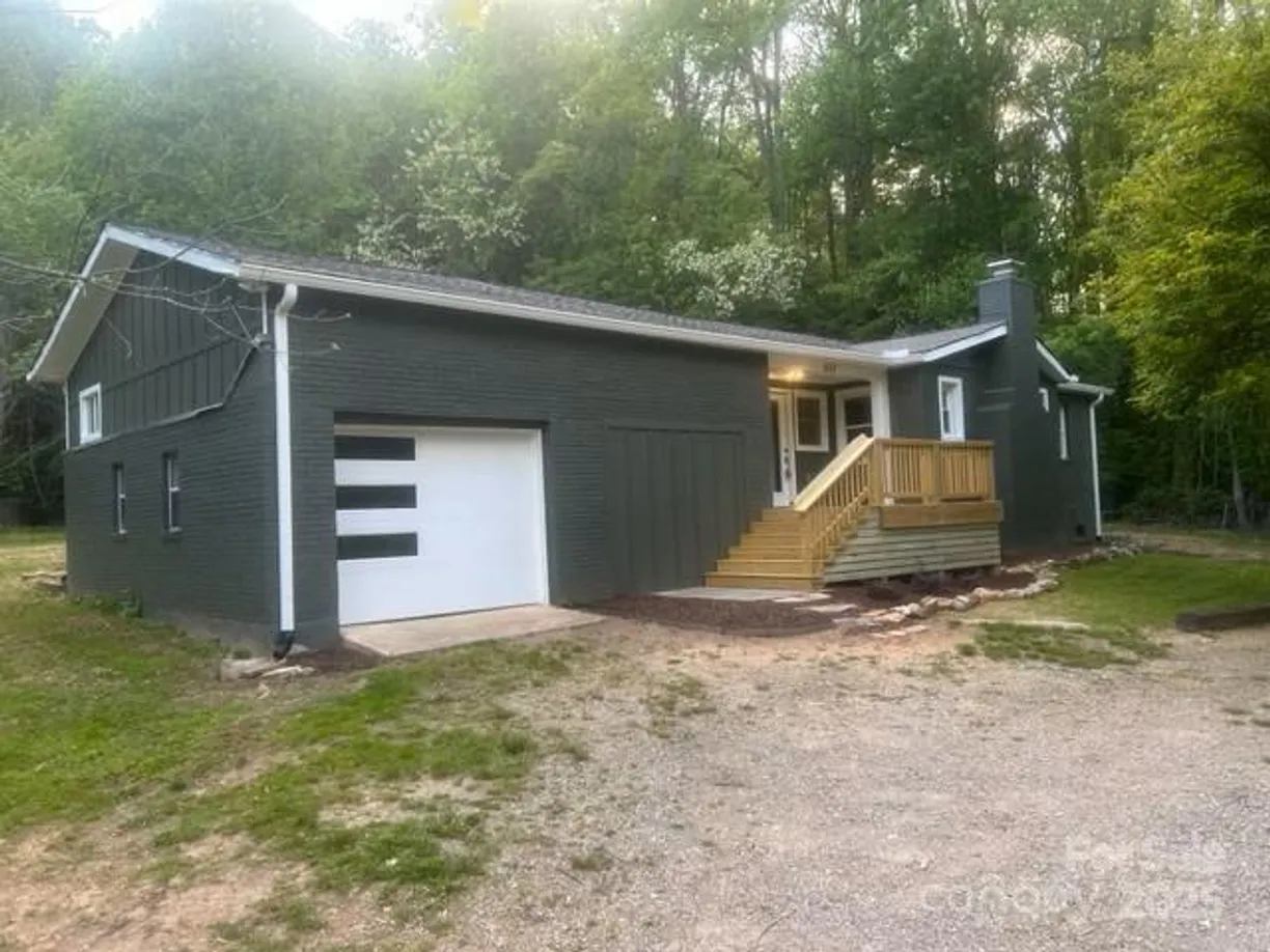 Charlotte Real Estate | View 507 North Fork Road | 3 Beds, 2 Baths