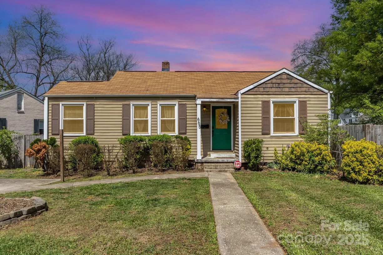 Charlotte Real Estate | View 665 Melbourne Court | 2 Beds, 1 Bath