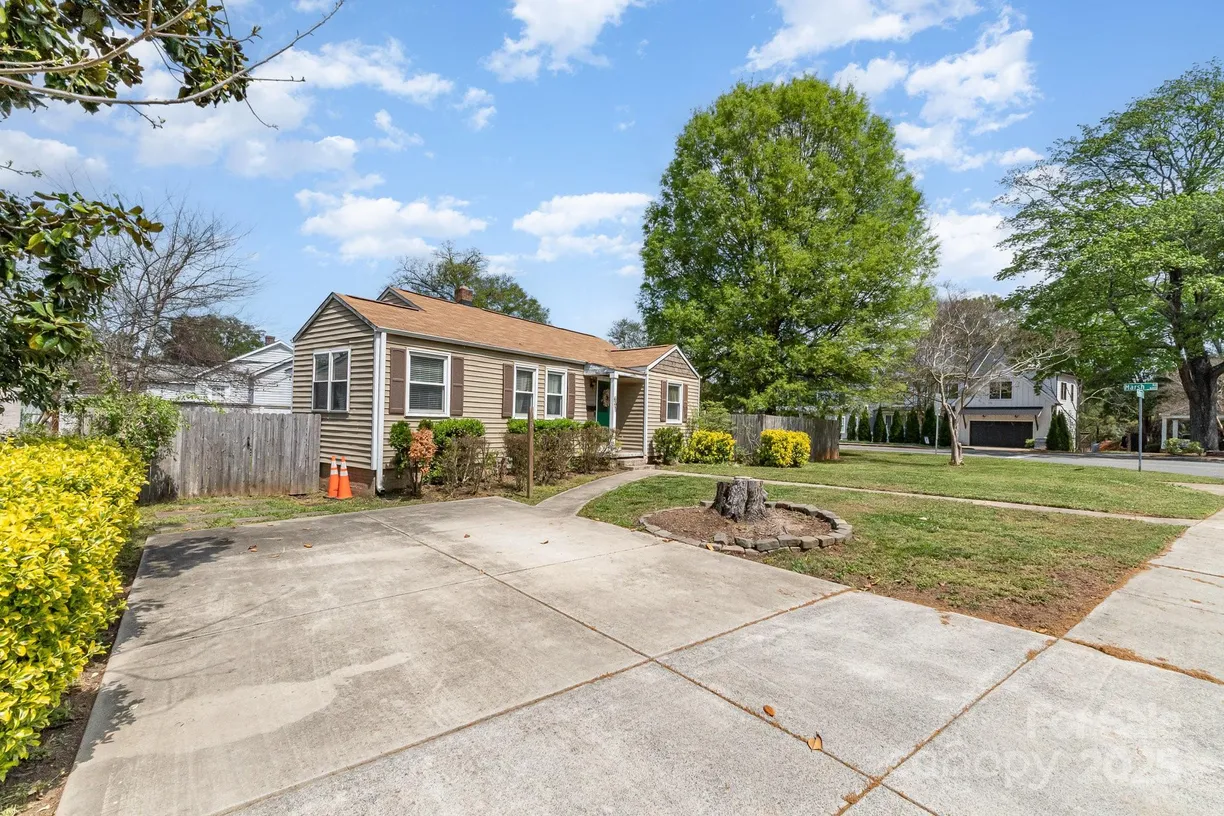 Charlotte Real Estate | View 665 Melbourne Court | Listing