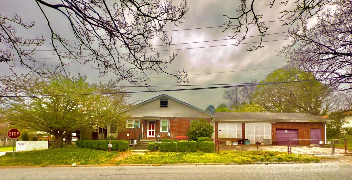 Charlotte Real Estate | View 204 Lloyd Street | 2 Beds, 2 Baths