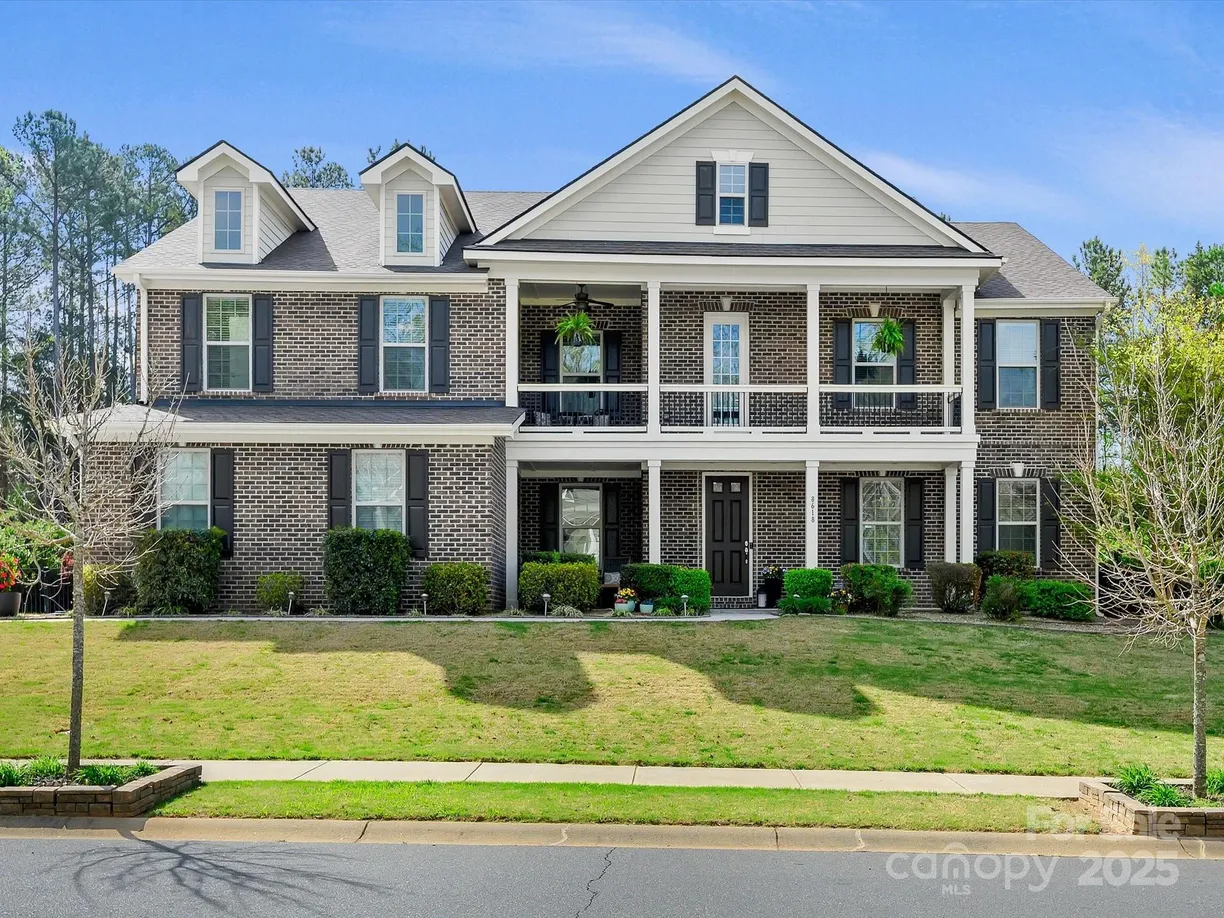 Charlotte Real Estate | View 8618 Whitehawk Hill Road | 6 Beds, 5 Baths