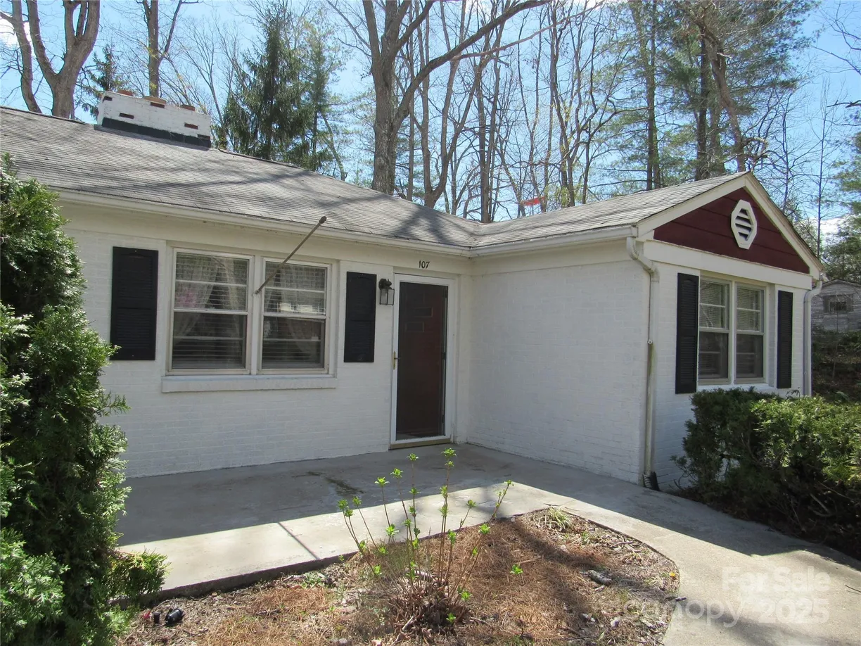 Charlotte Real Estate | View 107 9th Street | 2 Beds, 2 Baths