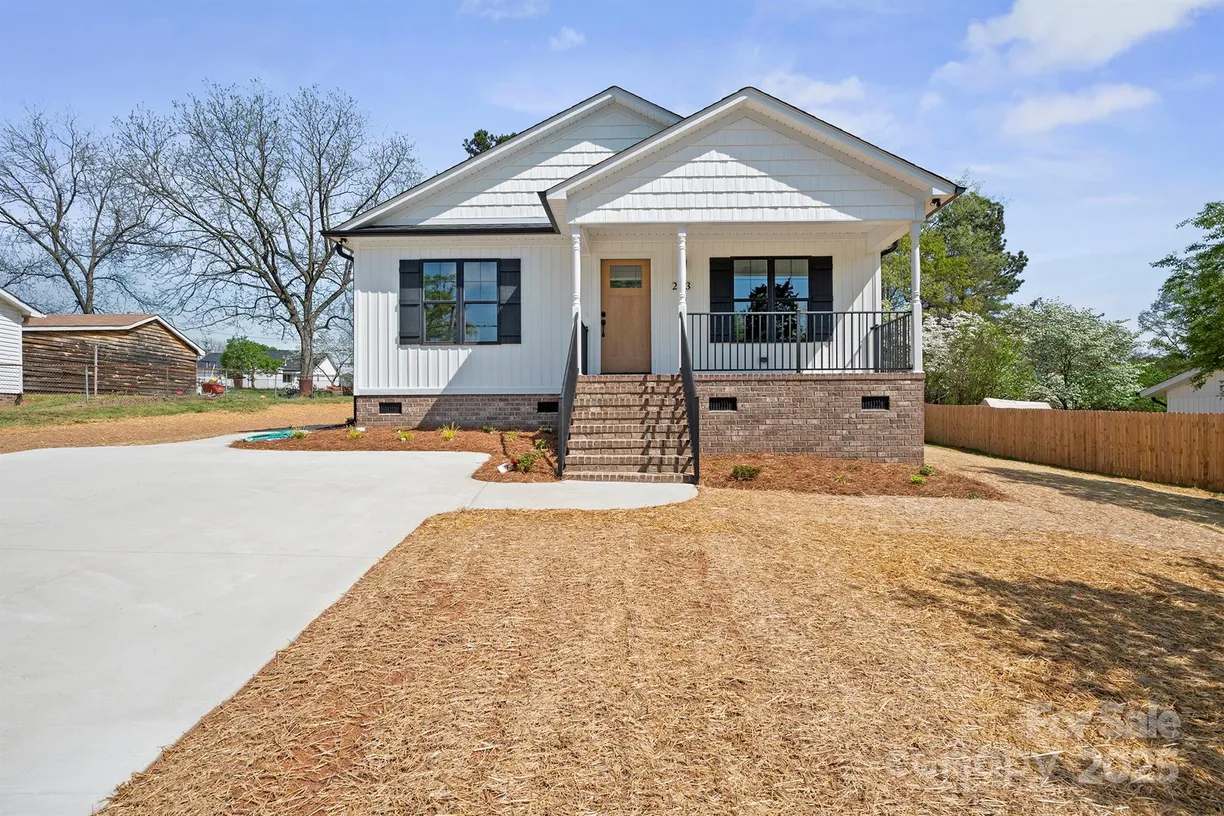 Charlotte Real Estate | View 203 E 27th Street | 3 Beds, 2 Baths