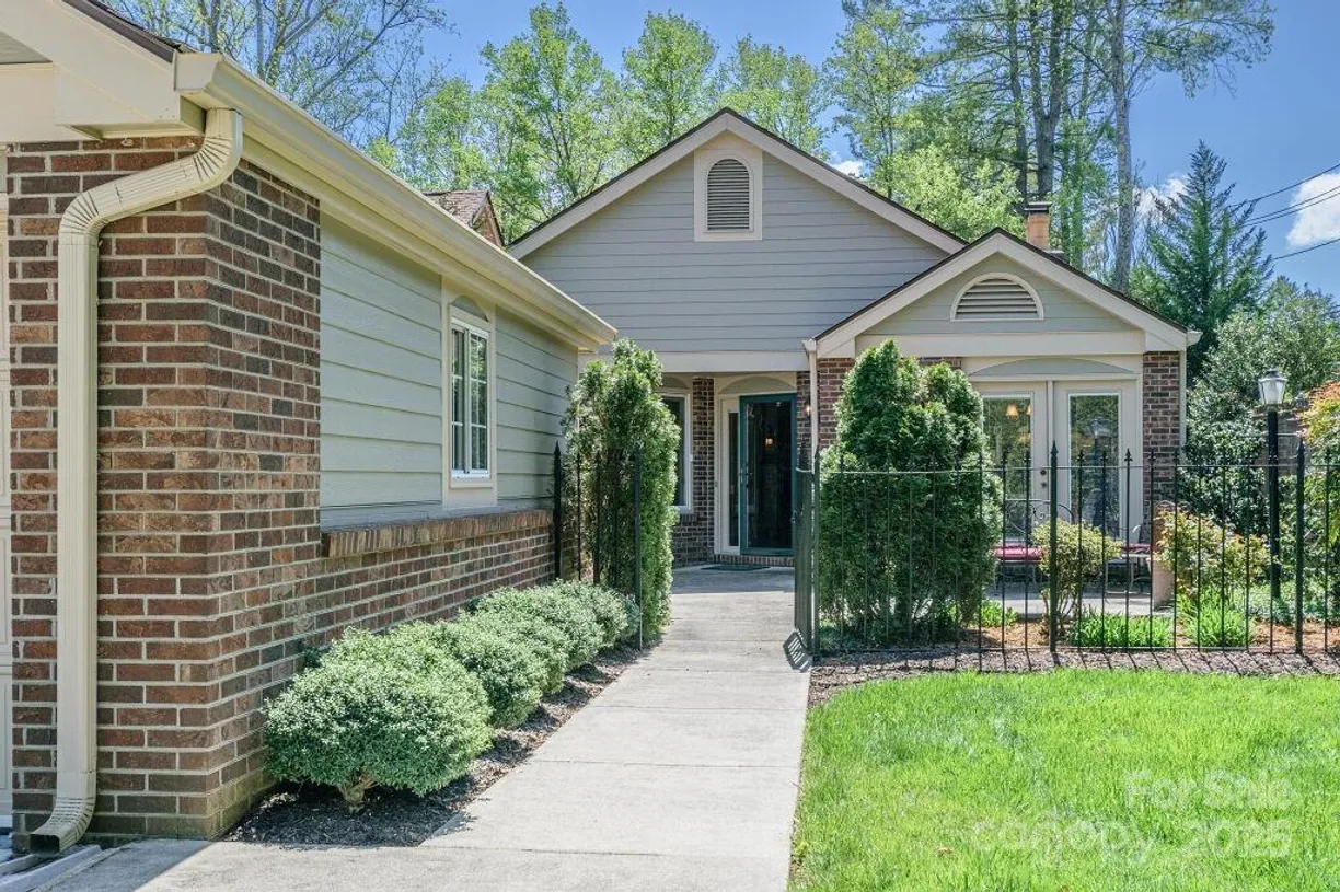 Charlotte Real Estate | View 102 Glenbrook Drive | Listing