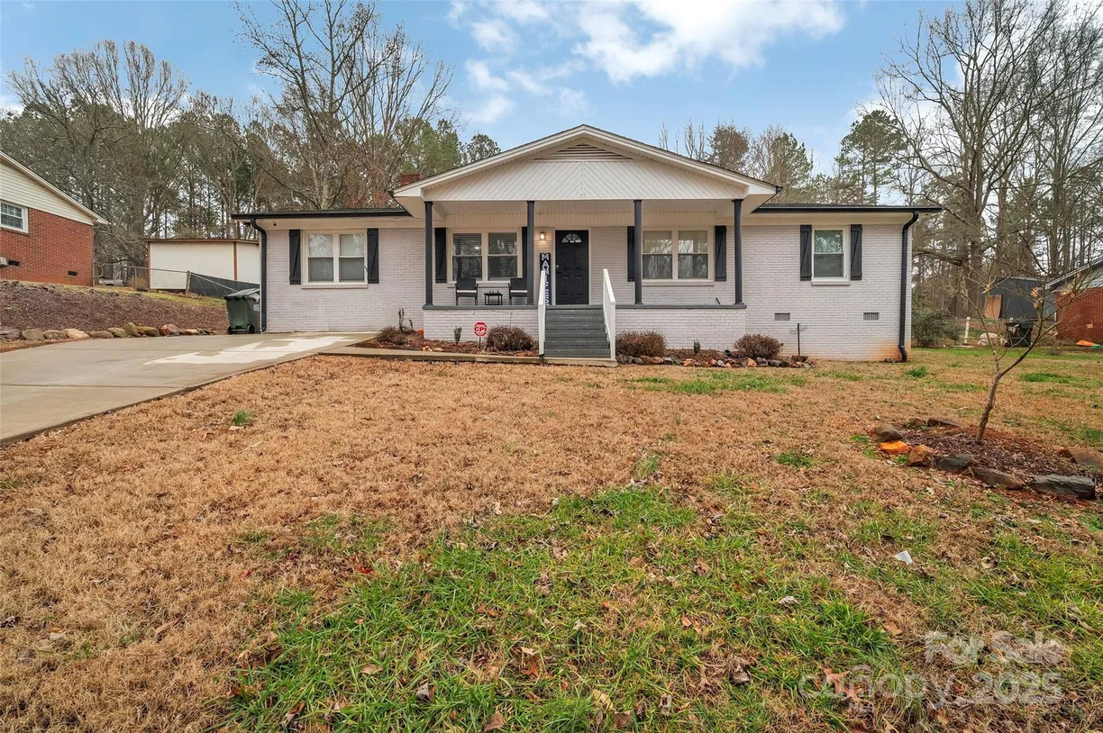 Charlotte Real Estate | View 140 Wandering Lane | 3 Beds, 2 Baths
