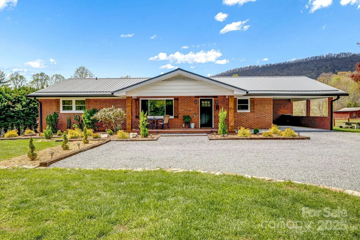 Charlotte Real Estate | View 95 Hunters Ridge Road | 3 Beds, 2 Baths