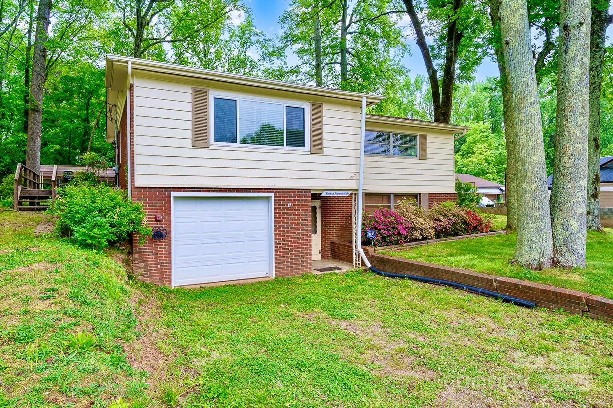 Charlotte Real Estate | View 1409 Sherwood Drive | 3 Beds, 1 Bath