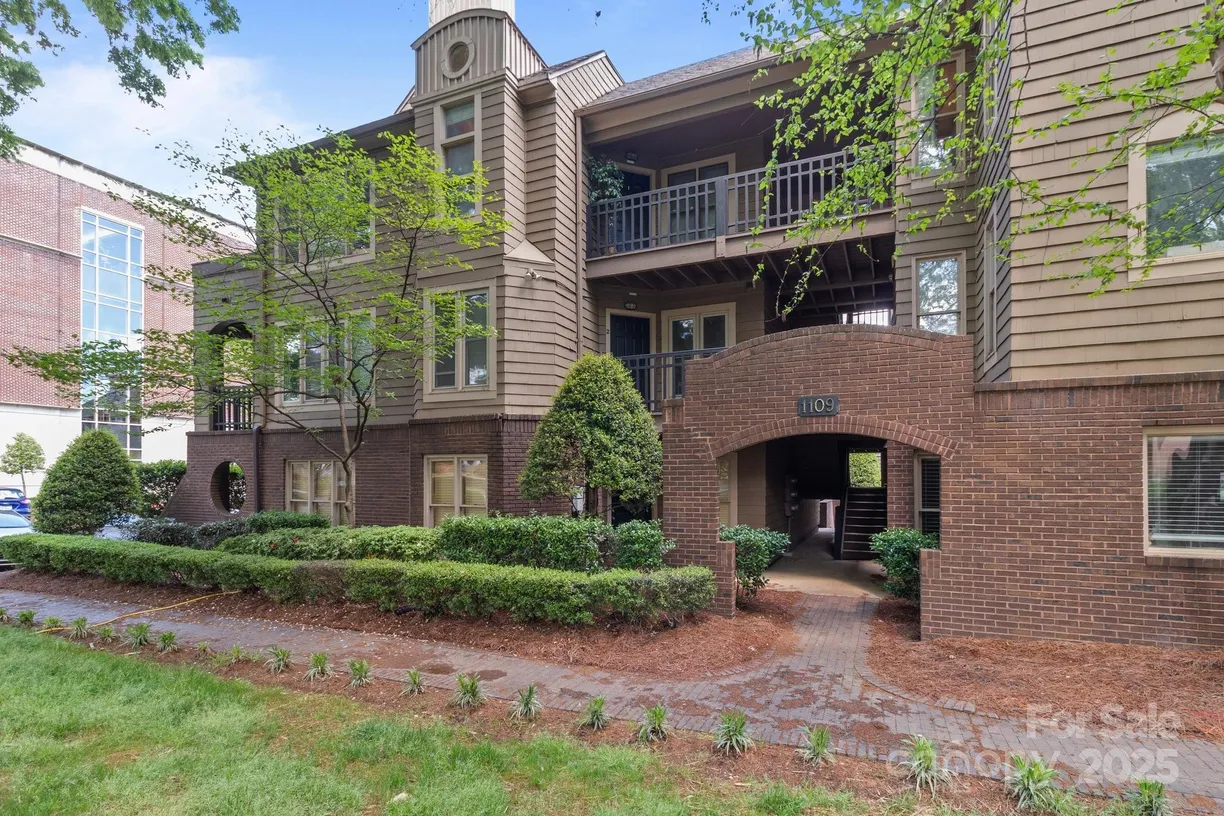 Charlotte Real Estate | View 1109 E Morehead Street, 22 | Listing