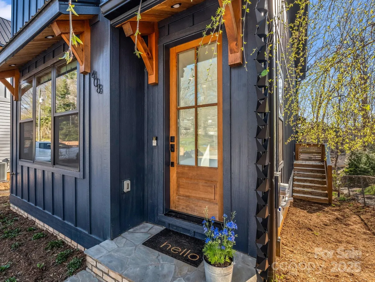 Charlotte Real Estate | View 408 S Oconeechee Avenue | 4 Beds, 3 Baths