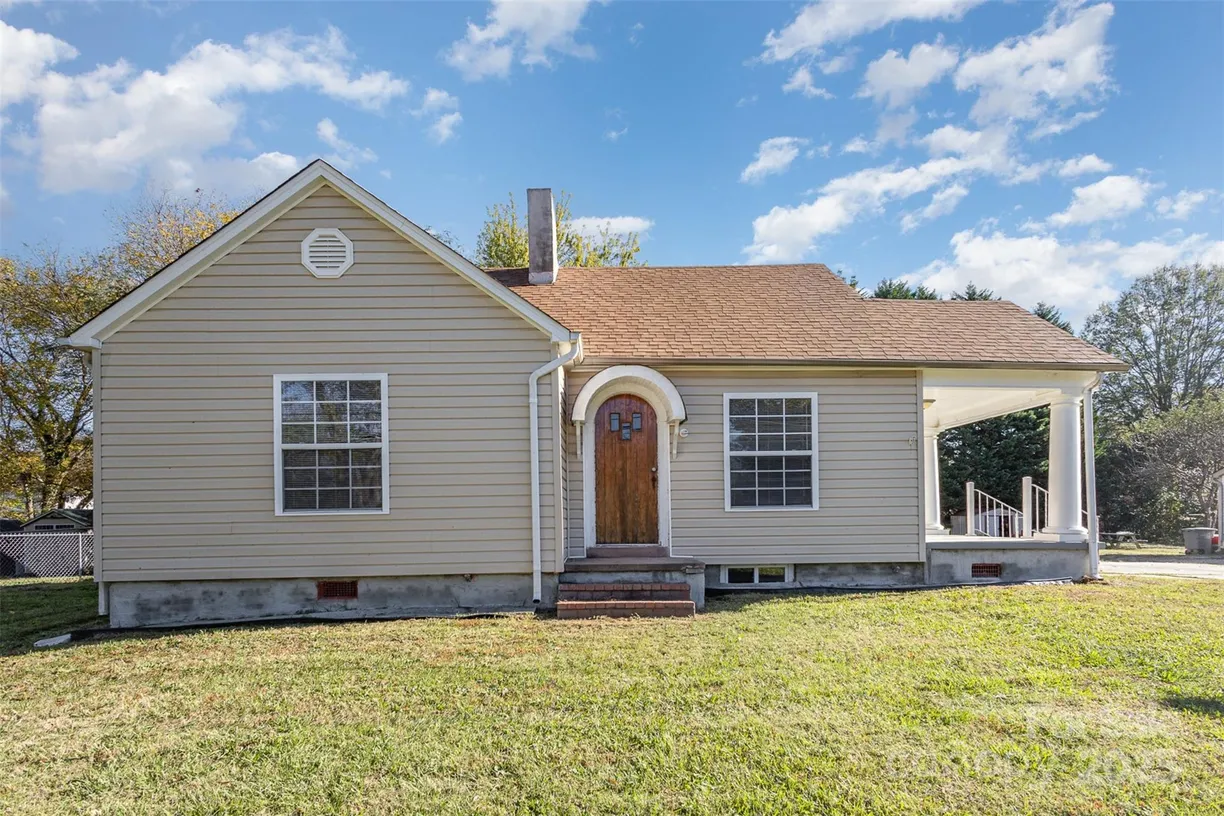 Charlotte Real Estate | View 2001 S Main Street | 2 Beds, 2 Baths