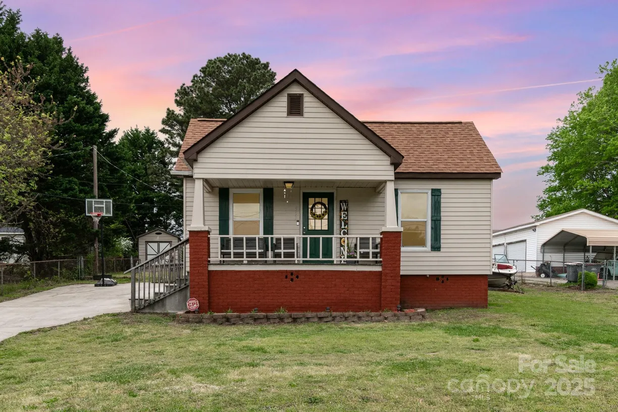 Charlotte Real Estate | View 557 Hunter Avenue | 3 Beds, 2 Baths