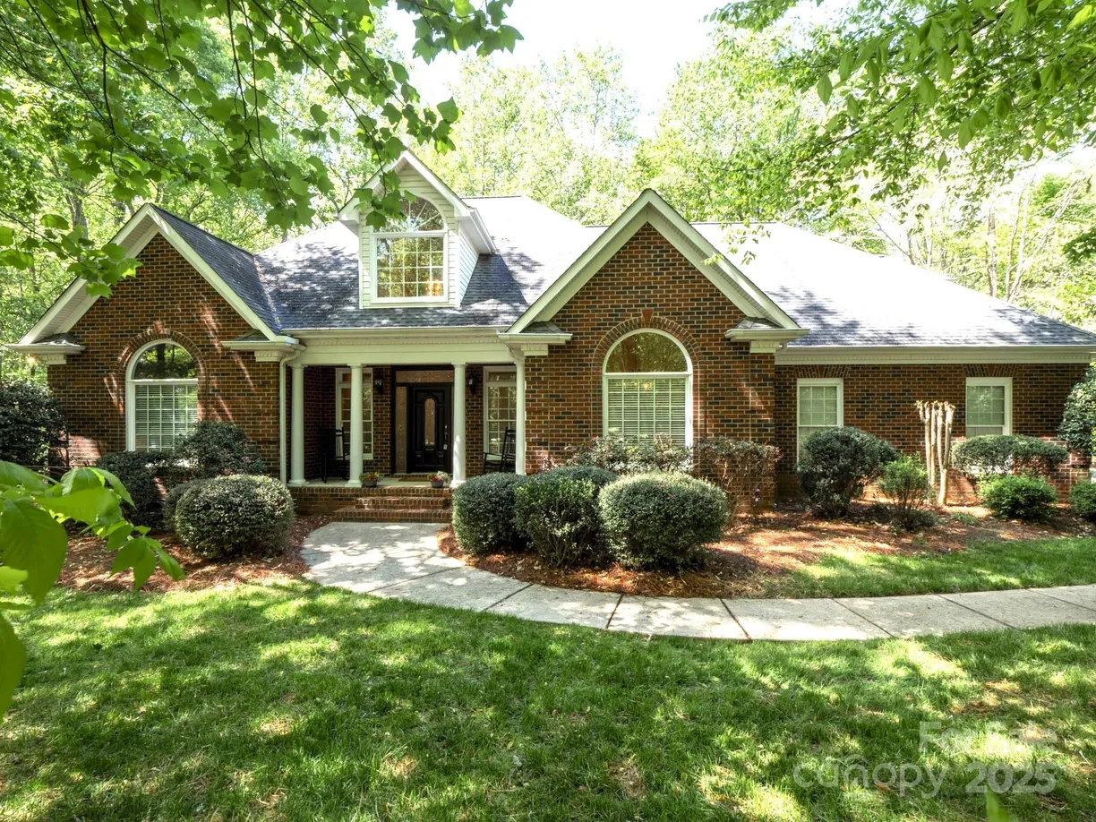 Charlotte Real Estate | View 9101 Oak Bluff Court | 3 Beds, 3 Baths