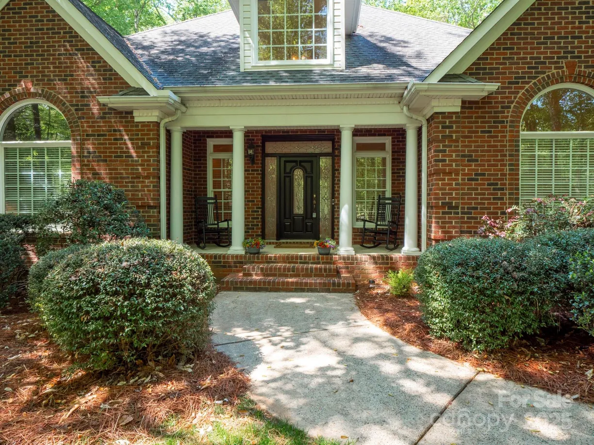 Charlotte Real Estate | View 9101 Oak Bluff Court | Listing