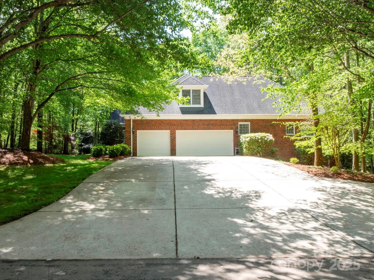 Charlotte Real Estate | View 9101 Oak Bluff Court | Listing