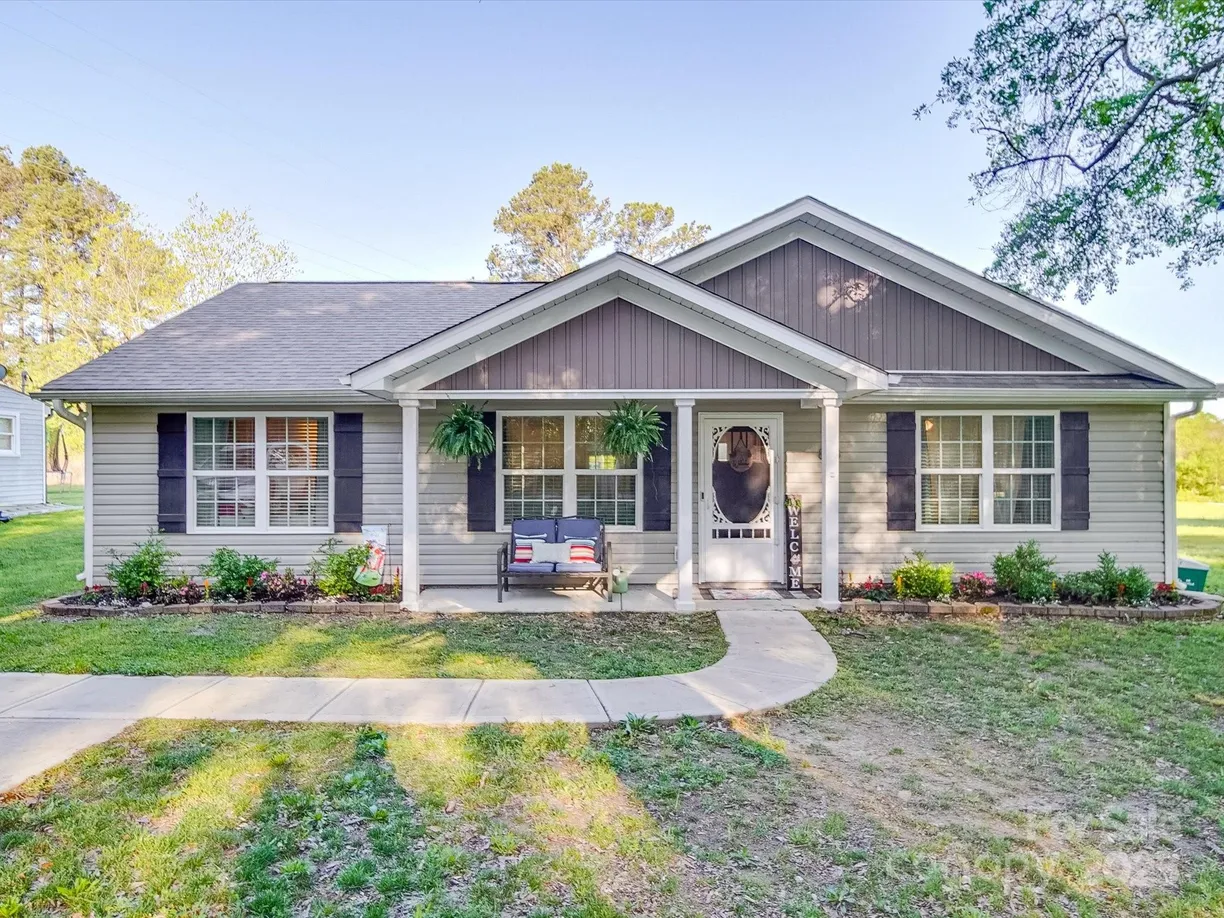 Charlotte Real Estate | View 833 Generation Lane | 3 Beds, 2 Baths