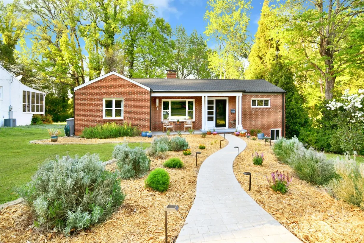 Charlotte Real Estate | View 2121 Arnold Drive | 3 Beds, 3 Baths