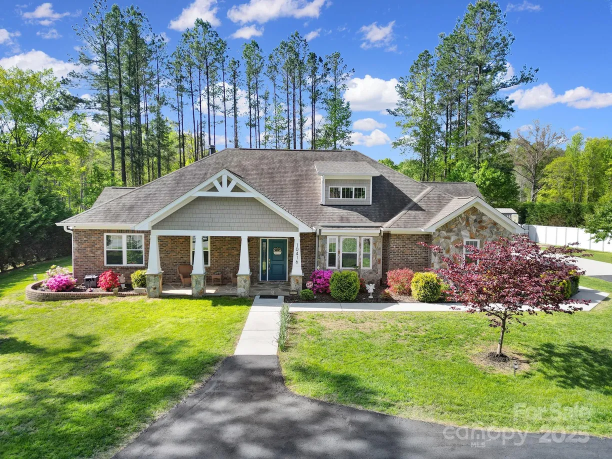 Charlotte Real Estate | View 10416 Glenmac Road | 4 Beds, 3 Baths