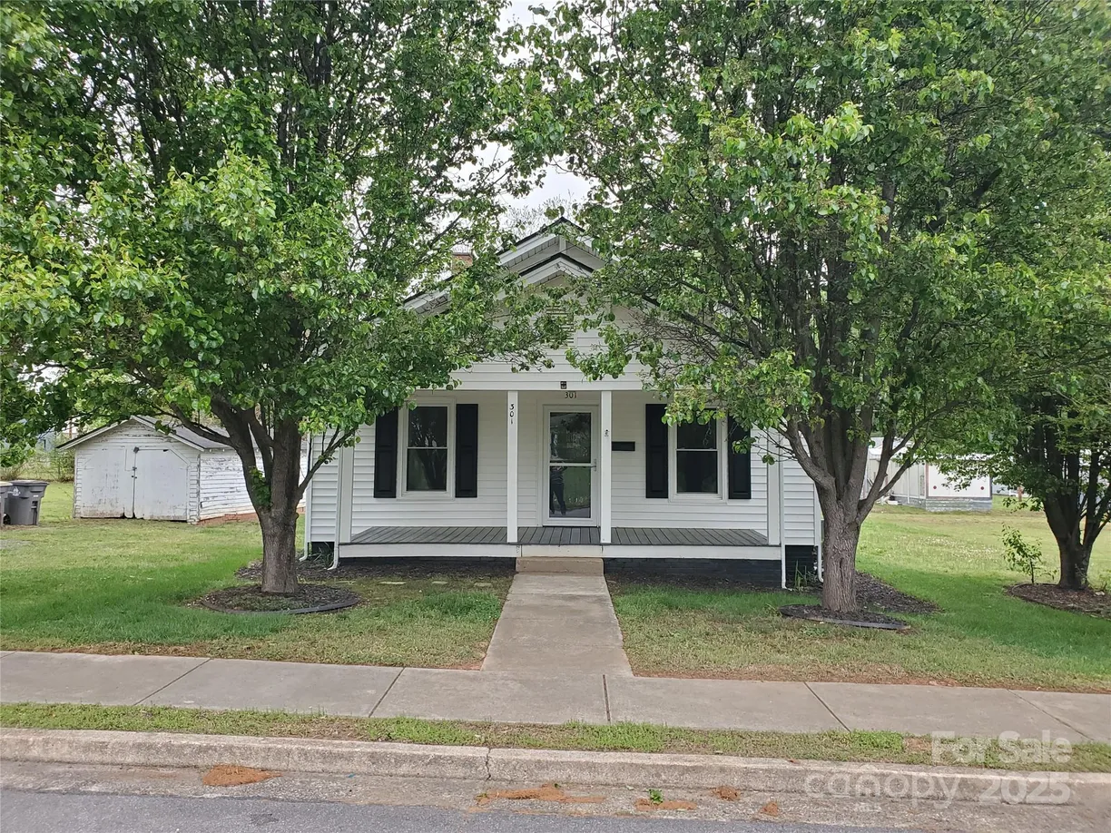Charlotte Real Estate | View 301 E 11th Street | 2 Beds, 1 Bath
