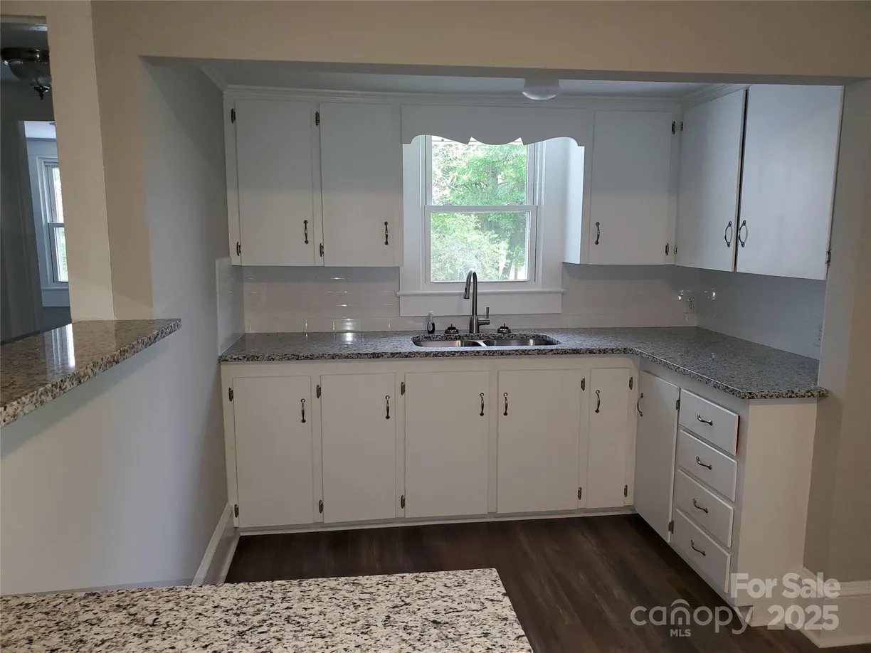 Charlotte Real Estate | View 301 E 11th Street | Listing